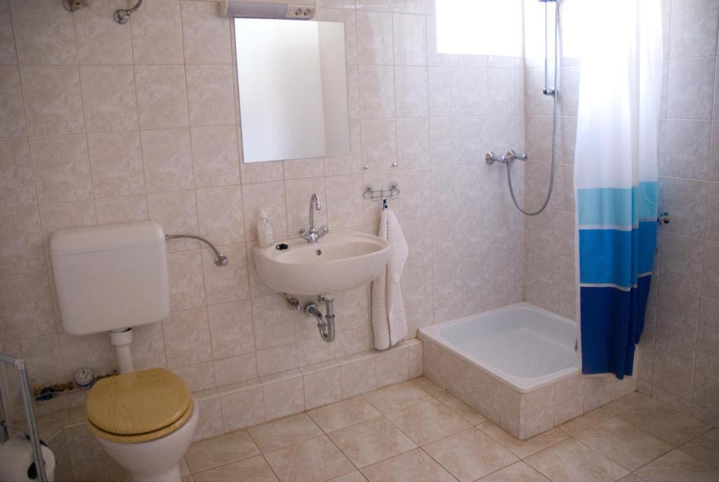 Haramia Csapszek Es Fogado Hotel Szombathely Room photo