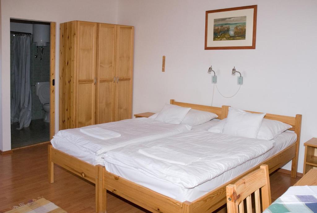 Haramia Csapszek Es Fogado Hotel Szombathely Room photo